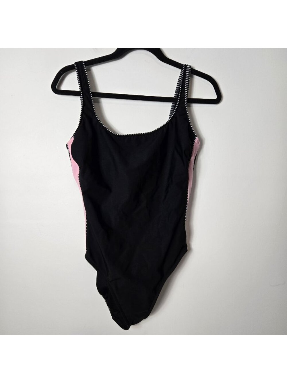 Miraclesuit Size 14 Black Side Stripe Scoop Neck One-Piece Swimsuit